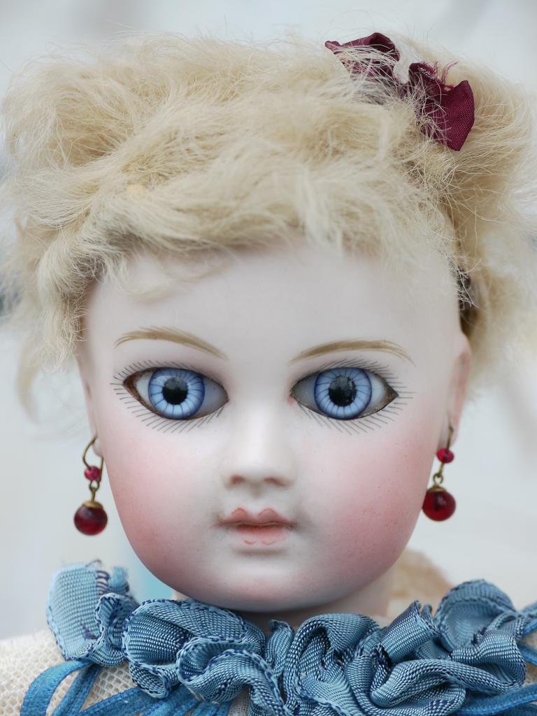 X MARK PORTRAIT ALMOND EYEβ